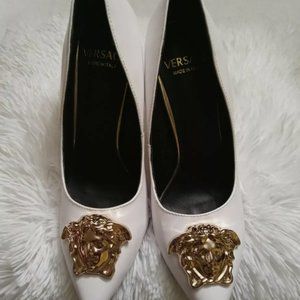 Unique Versace La Medusa Palazzo Pumps
